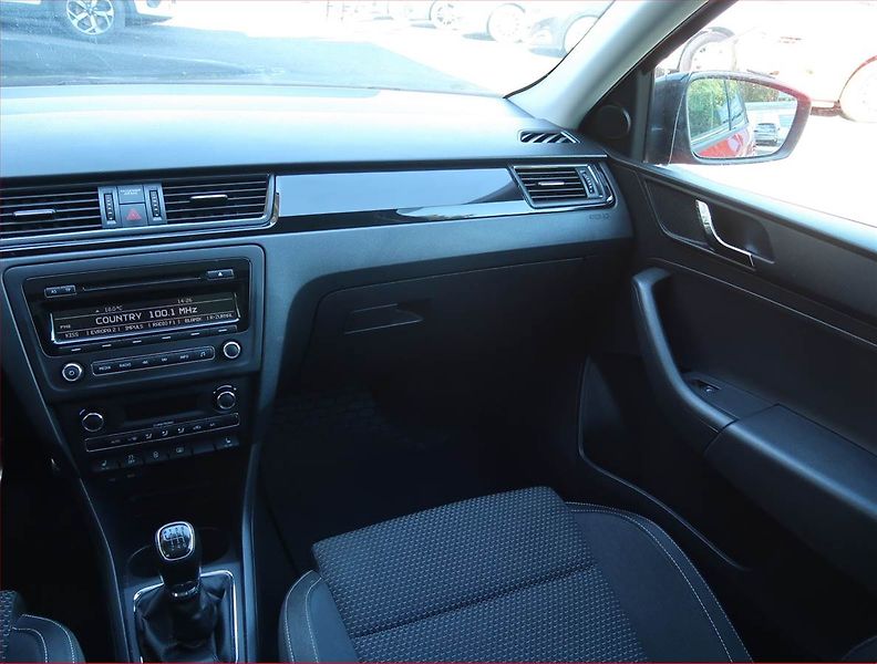Škoda Rapid (2014) Spaceback 1.2 TSI, Xenony - fotka 8 z 15
