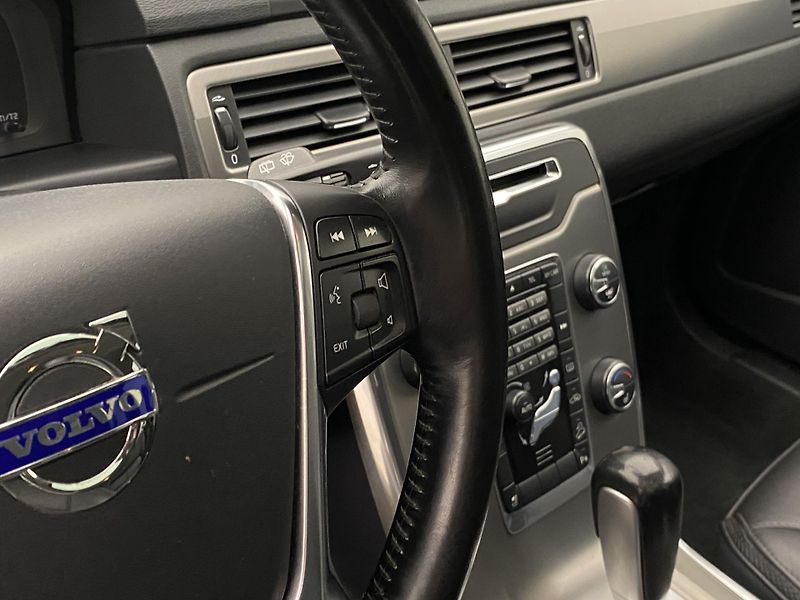 Volvo XC70 D5 AWD SUMMUM REZERVACE - fotka 26 z 49