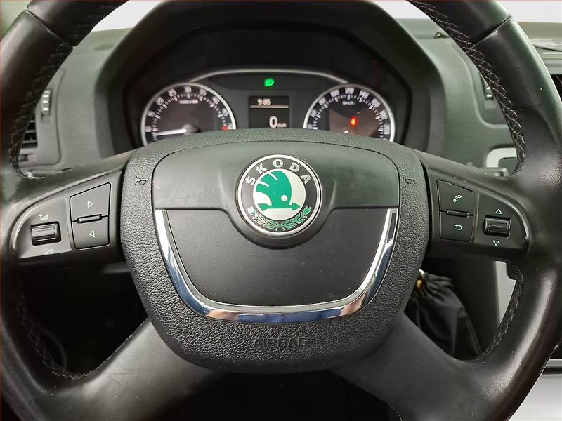 Škoda Octavia (2010) 1.6 TDI, Xenony, Tempomat - fotka 15 z 17