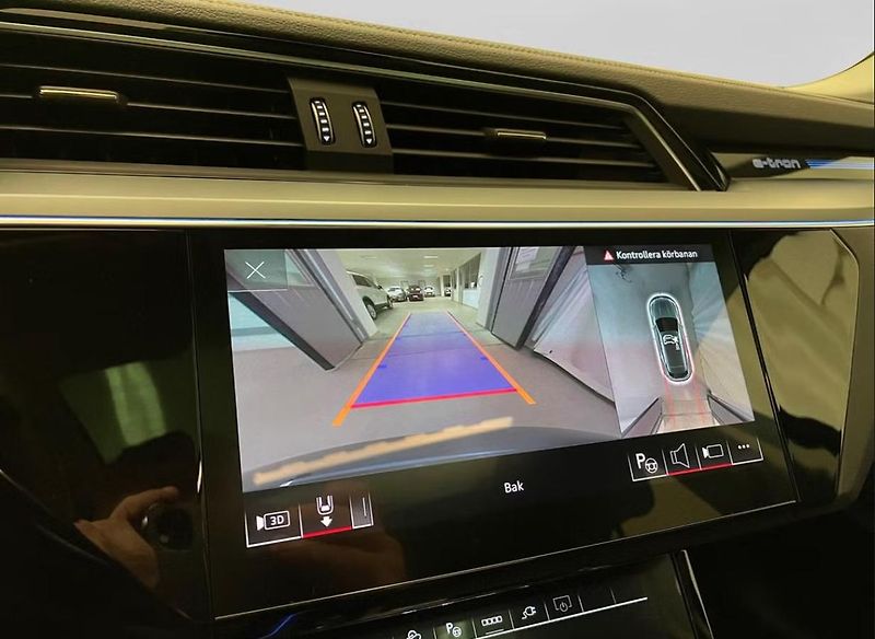 Audi Q8 e-tron 55 Q 360k Matrix Panorama - fotka 14 z 15