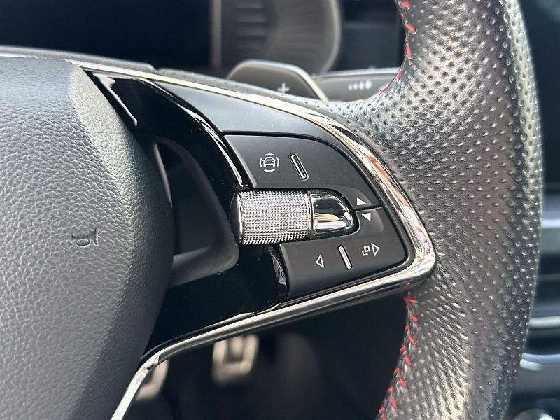 Škoda Kamiq (2021) 1.0 TSI DSG Monte Carlo - fotka 22 z 34