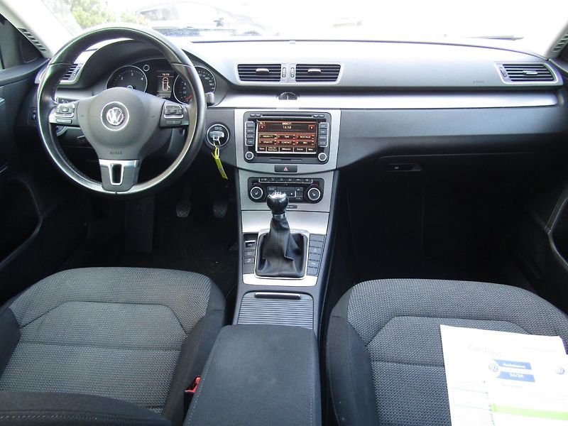 Volkswagen Passat (2011) 1.6 TDI 77kW - fotka 15 z 45