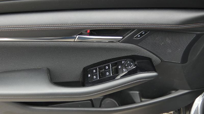 Mazda 3 Prime-line 2.0 e-Skyactiv G150 - fotka 9 z 23