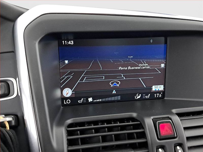 Volvo XC60 (2016) D4, 4X4, Automat, Serv.kniha - fotka 13 z 19