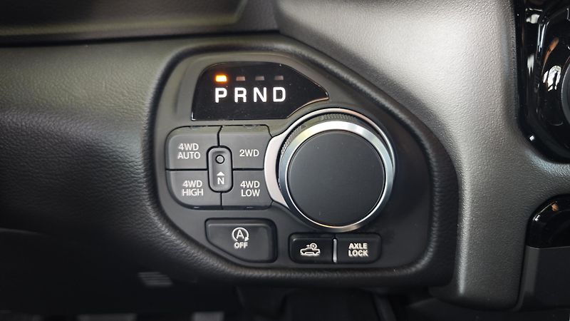 Dodge RAM (2026) 1500, 5.7 V8  Bighorn MY26 - fotka 38 z 50
