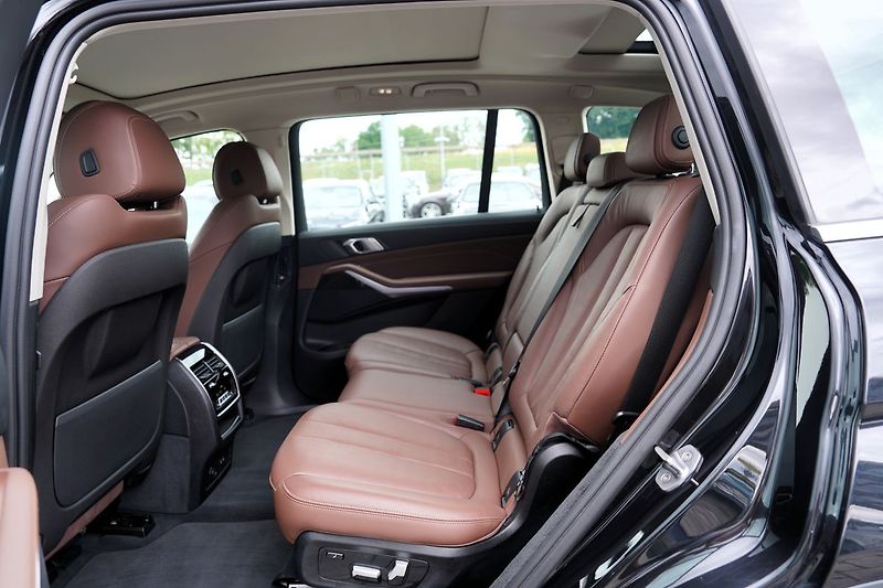 BMW X7 40i xDrive/panorama/7 míst - fotka 31 z 47
