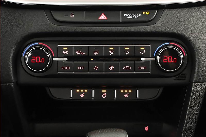 Kia Ceed (2023) GT Line 1.6 CRDi MHEV - fotka 12 z 20