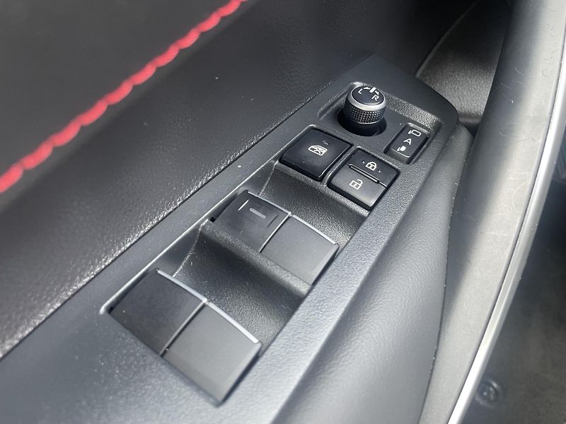 Toyota Corolla GR SPORT 1.8 Hyb. 103 kW - fotka 22 z 28
