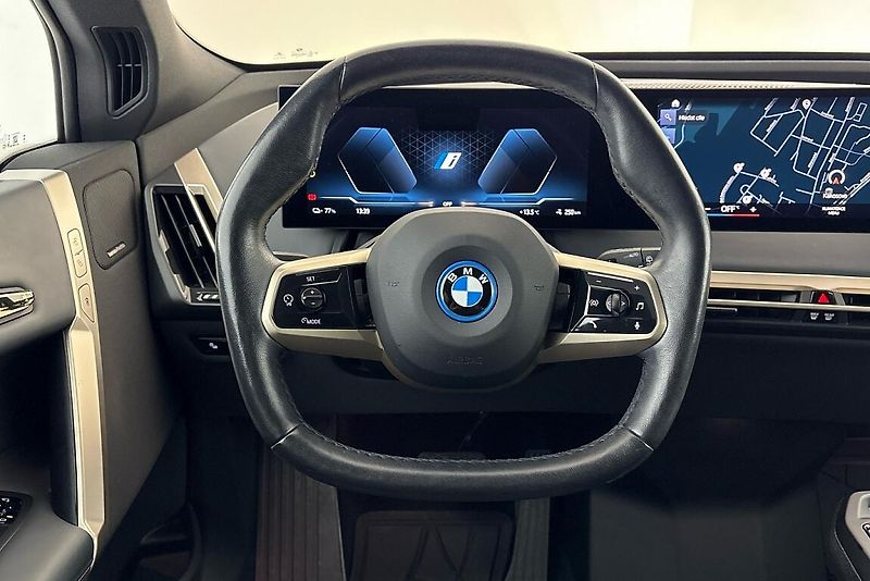 BMW iX xDrive40 - fotka 22 z 27