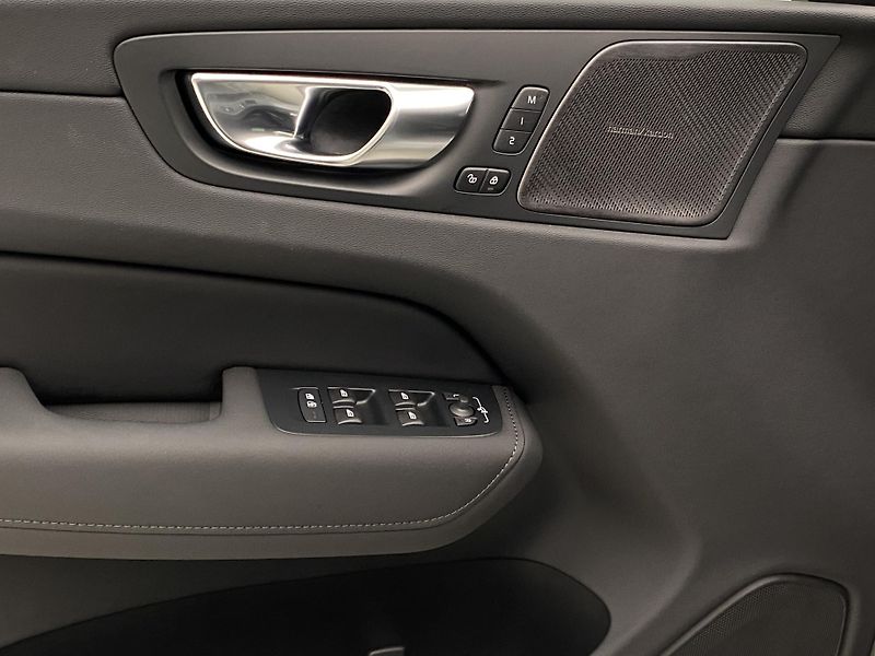 Volvo XC60 T6 AWD RECHARGE DARK PLUS CZ - fotka 29 z 62