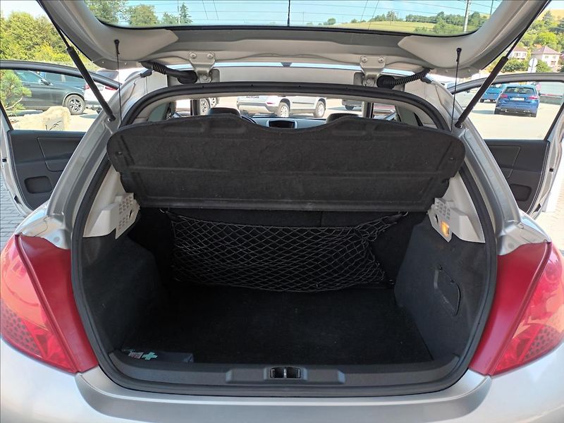 Peugeot 207 1,6 i,110kw,KŮŽE,KOLA,PANORAMA - fotka 19 z 34