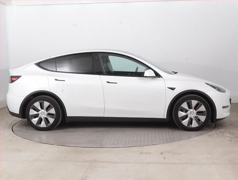 Tesla Model Y (2021) Long Range AWD 79kWh, SoH 92% - fotka 6 z 21