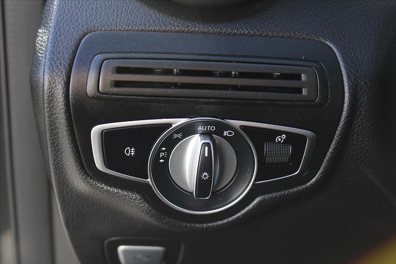 Mercedes-Benz GLC 300 4MATIC COUPE AMG 1.MAJ. ČR - fotka 27 z 32