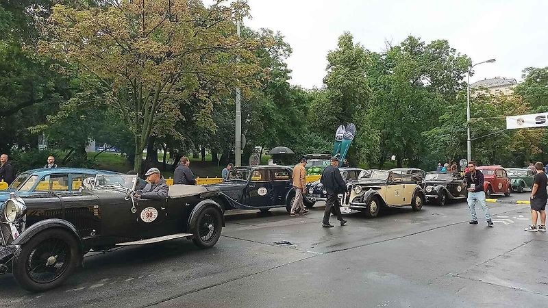 Start závodu 1000 mil československých.