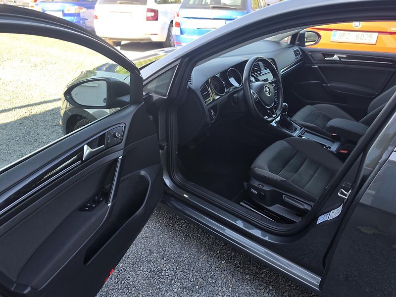 Volkswagen Golf 1.5 TSI 96kw Led  Kuže Navi - fotka 13 z 17