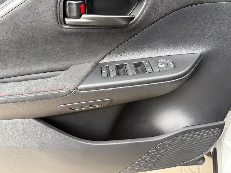 Toyota C-HR 2,0 HEV e-CVT GR Sport - fotka 12 z 30