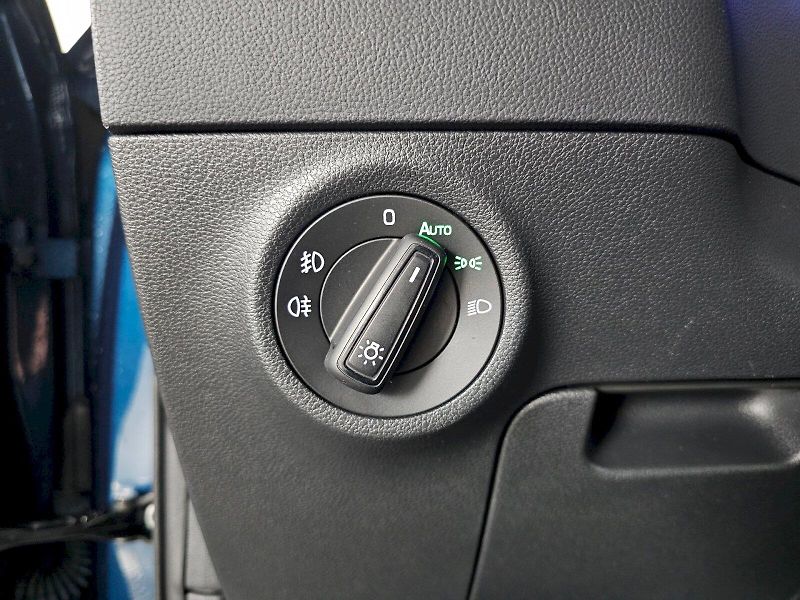 Škoda Karoq (2019) 1.5TSI 110KW AMBITION - fotka 26 z 30
