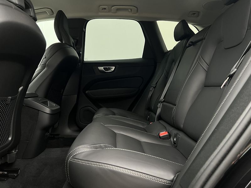 Volvo XC60 B5 AWD DARK PLUS AUT  - fotka 6 z 45