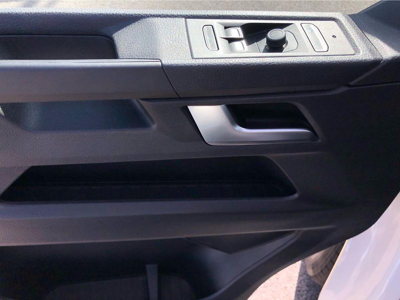 Volkswagen Multivan 6.1 2.0 TDi BULLI - fotka 16 z 29