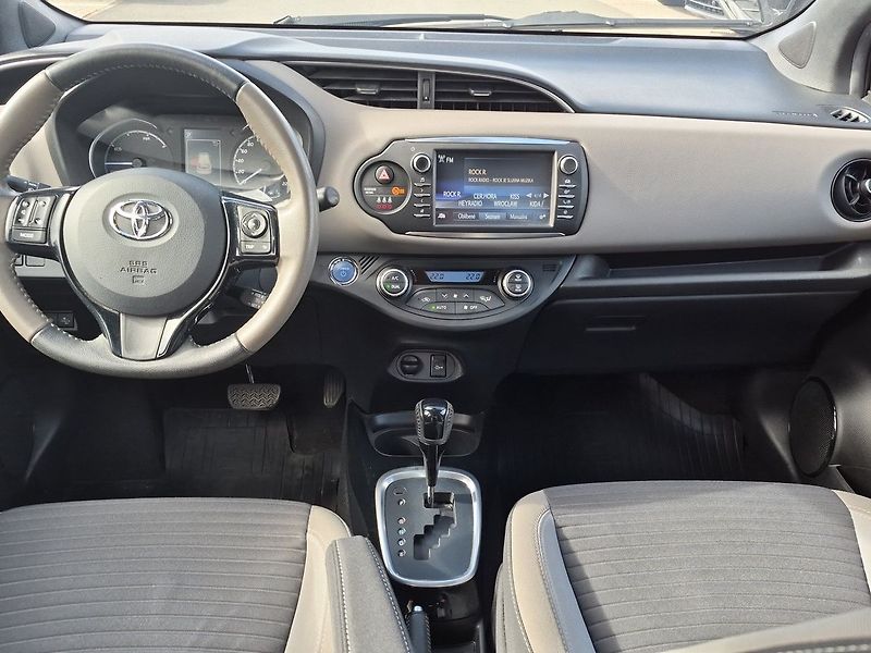 Toyota Yaris Selection Smart 1,5 Hev - fotka 10 z 28