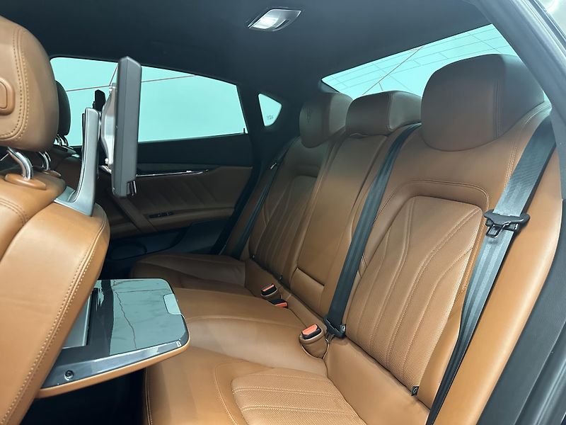 Maserati Quattroporte (2020) SQ4 GranLusso*360*TV*STOLKY - fotka 11 z 18