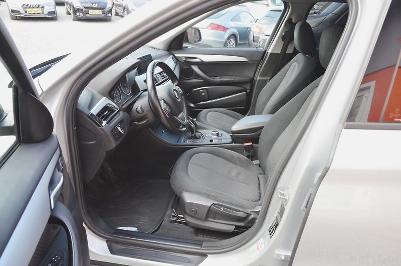 BMW X1 (2018) xDrive 20d 140kW AT /LED /NAVI - fotka 10 z 32