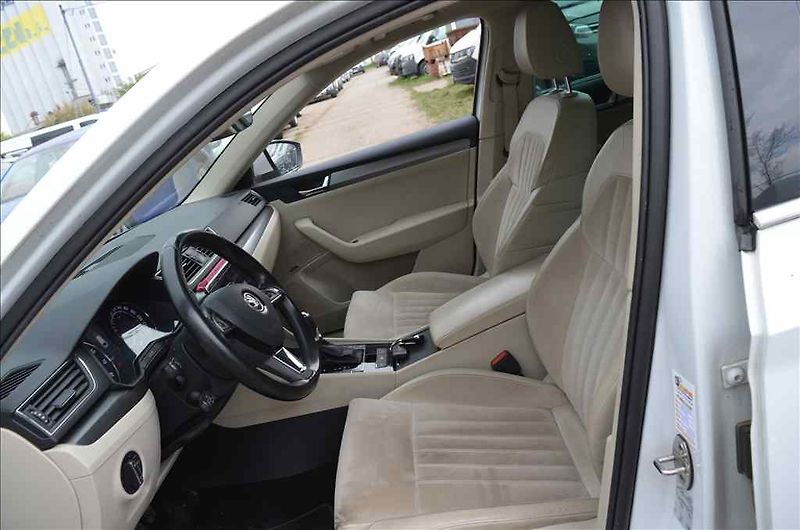 Škoda Superb (2018) COMBI III. 2,0 TSI DSG 4X4 - fotka 14 z 19