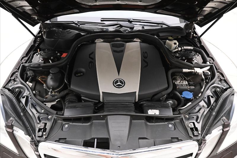 Mercedes-Benz Třídy E 3,0 350 CDi 195 kW Plný servis - fotka 9 z 31