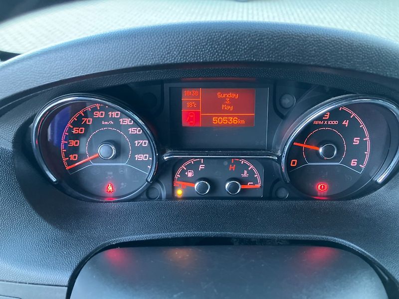 Peugeot Boxer (2022) 2.2 BHDI 3500 L3 7MÍST 50TKM - fotka 22 z 32