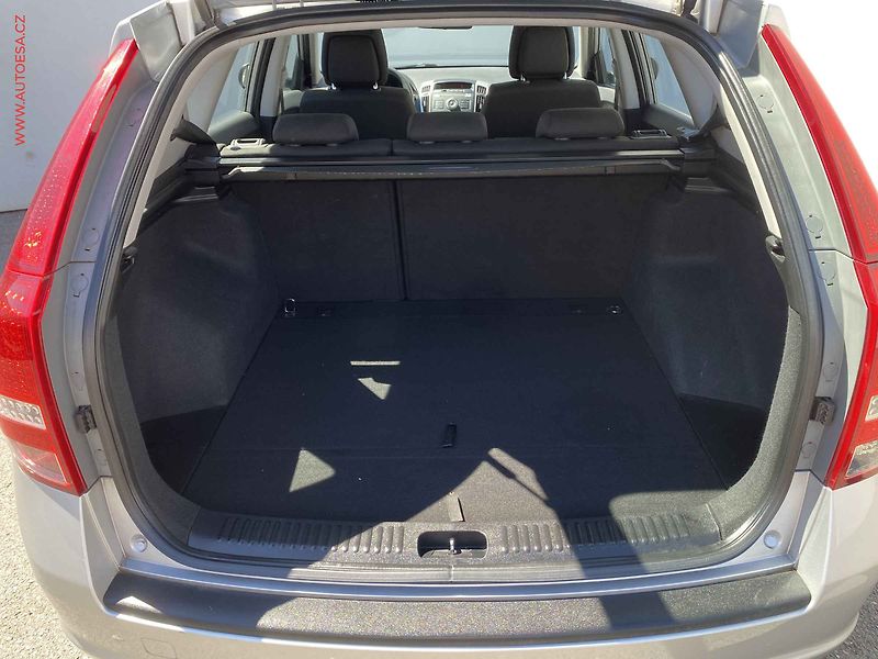 Kia Ceed (2010) 1.4 CVVT, Klima - fotka 7 z 15