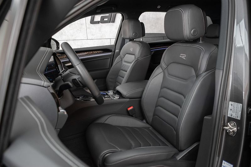 Volkswagen Touareg 3.0 TDI R-LINE*ZÁRUKA*TAŽNÉ*ČR - fotka 10 z 48