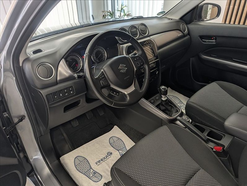 Suzuki Vitara 1.4 HYBRID ALLGRIP - fotka 12 z 34