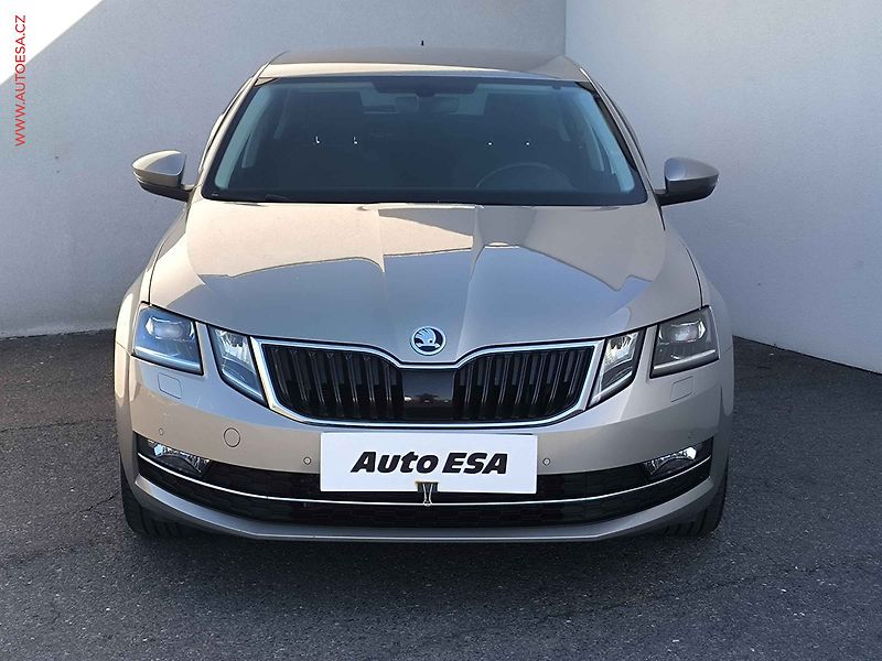 Škoda Octavia (2018) 1.4TSi, ČR, DSG, navi, LED - fotka 2 z 22
