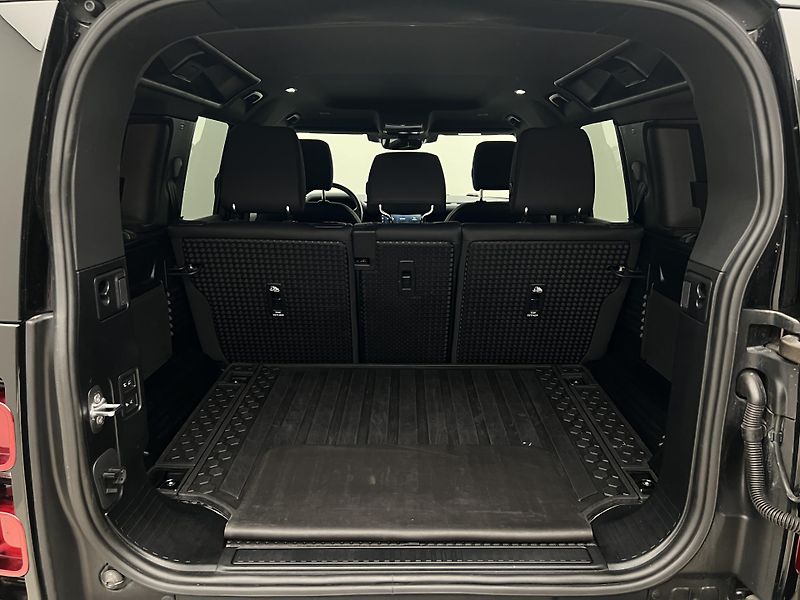 Land Rover Defender D250 SE X-DYNAMIC CZ 1. maj. - fotka 5 z 44