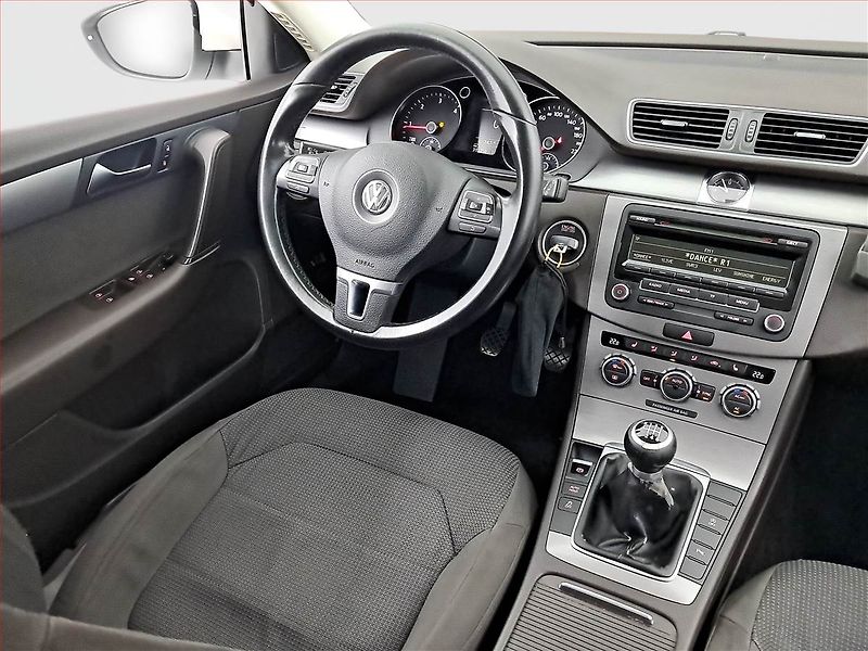 Volkswagen Passat (2012) 2.0 TDI, Park. senzory - fotka 7 z 17