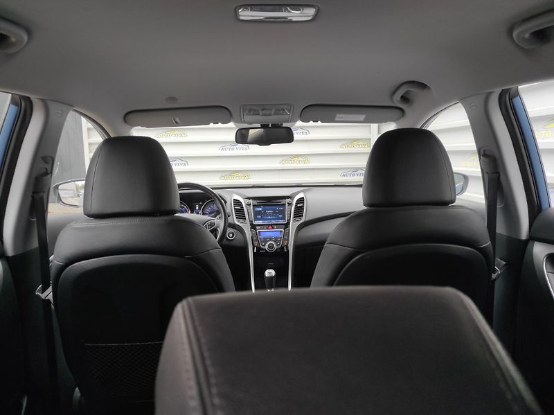 Hyundai i30 1.6 CRDI 94kw Trikolor - fotka 14 z 43