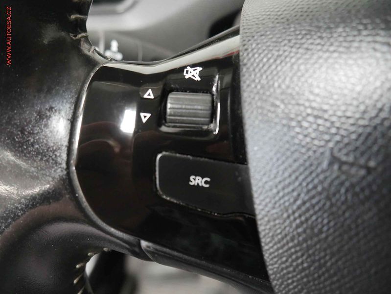 Peugeot 308 (2016) 2.0 HDi, Navigace - fotka 20 z 25