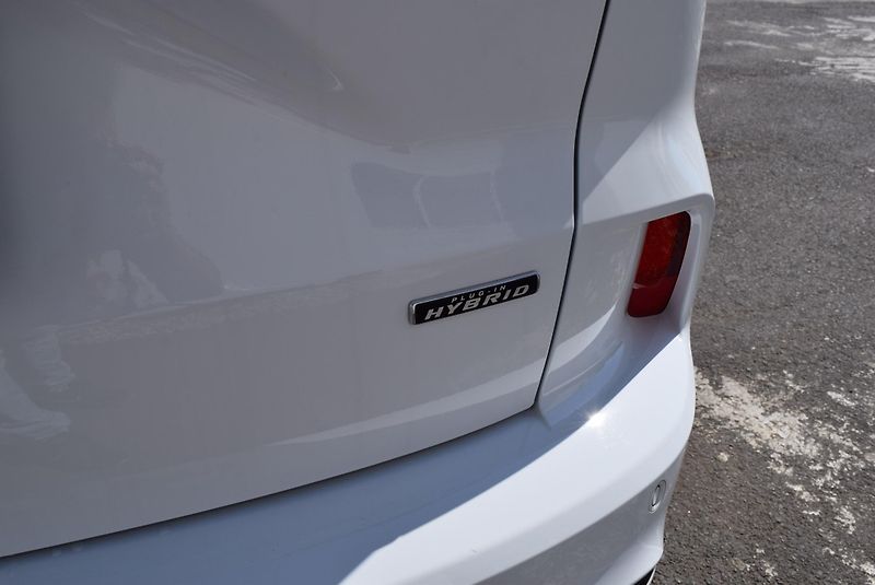 Ford Kuga (2022) 2.5 DURATEC PHEV 112kw e-CVT - fotka 14 z 50