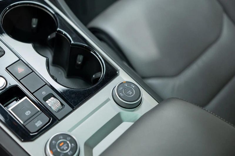 Volkswagen Touareg R-Line 3.0 TDI 210 kW - fotka 21 z 50