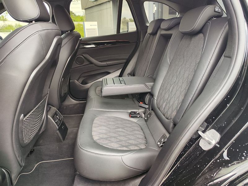 BMW X1 20d 2.0/140kW xDrive AT - fotka 12 z 34