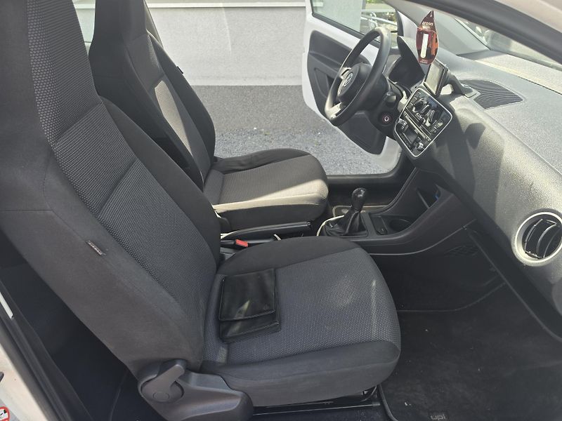 Volkswagen up! 1.0 MPI 55kw - fotka 7 z 17