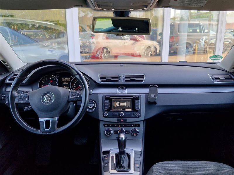 Volkswagen Passat 1,4 TSI DSG NOSIČ TAŽNÉ VÝHŘEV - fotka 18 z 35