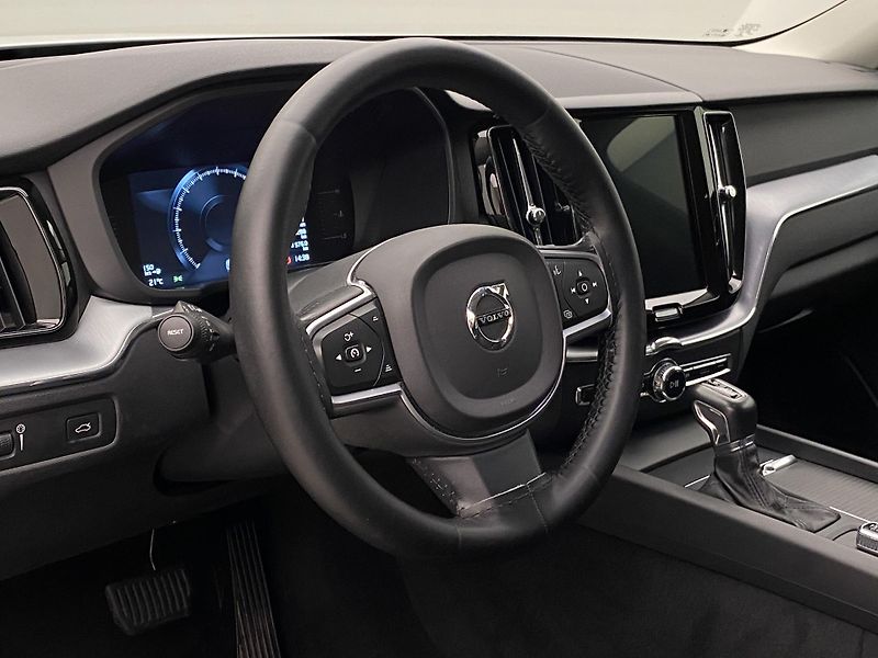 Volvo XC60 T5 MOMENTUM AUT CZ - fotka 18 z 43