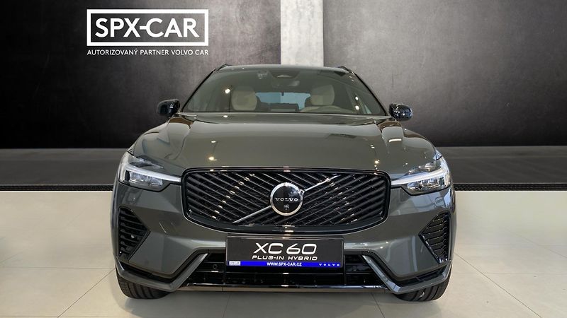 Volvo XC60 (2026) ULTRA DARK, B5 AWD, 184+10 kW - fotka 2 z 12