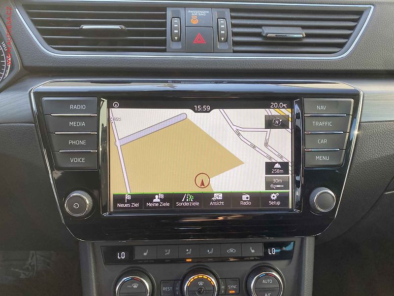 Škoda Superb (2017) 2.0 TDi, Style, DSG, bixen - fotka 18 z 20