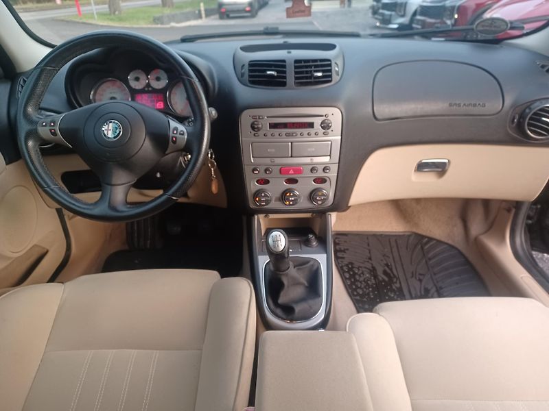 Alfa Romeo 147 1.6i 77kW - fotka 14 z 18