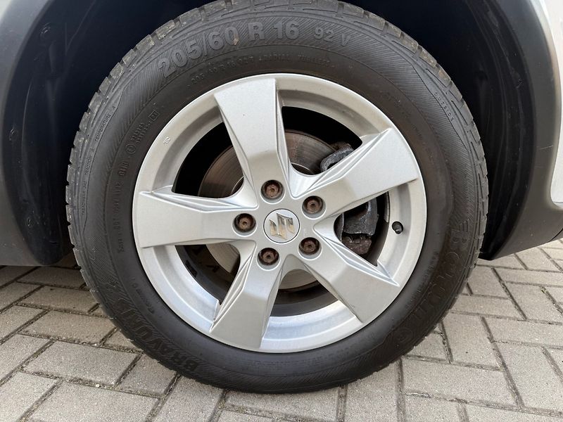 Suzuki SX4 (2010) 1.6 VVTi - Málo najeto ! - fotka 9 z 11
