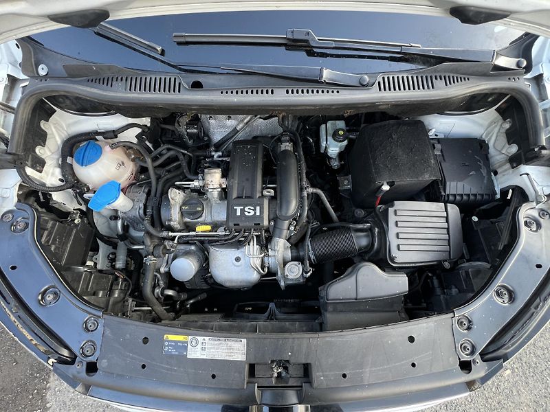 Volkswagen Touran 1.2TSi 77kw  7MÍST TEMPOMAT  - fotka 39 z 44