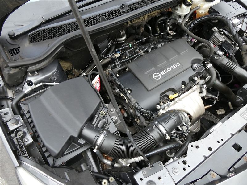 Opel Astra 1,4 88kW 2x kola, 2.majitel - fotka 29 z 38