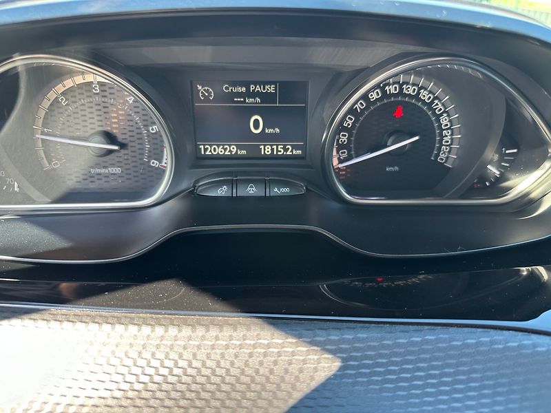 Peugeot 2008 (2016) 1.6Hdi 88kw GT-line - fotka 19 z 26